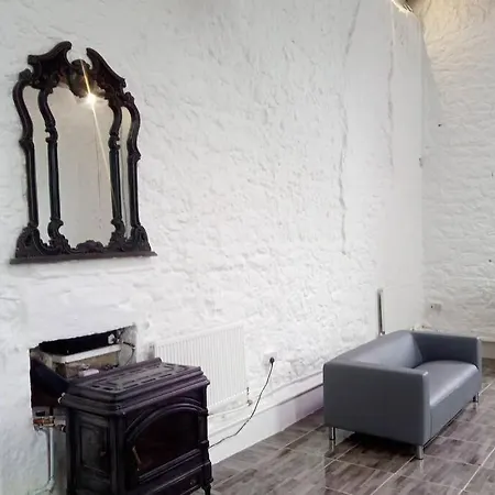 Дом отдыха The Burren Art Gallery Built In 1798 Tubber