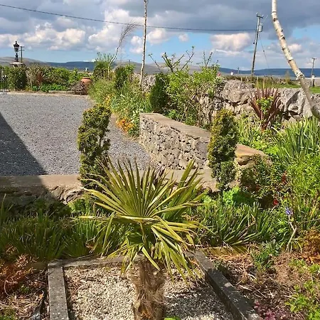 The Burren Art Gallery Built In 1798 Nyaraló *