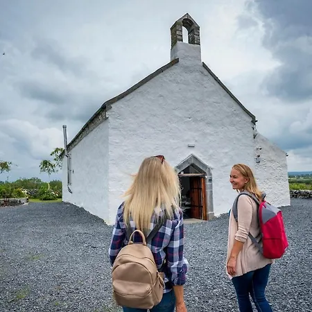 Дом отдыха The Burren Art Gallery Built In 1798 *