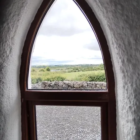 Nyaraló The Burren Art Gallery Built In 1798