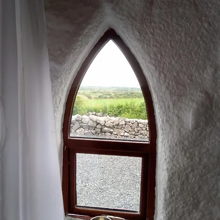 Дом отдыха The Burren Art Gallery Built In 1798 Tubber